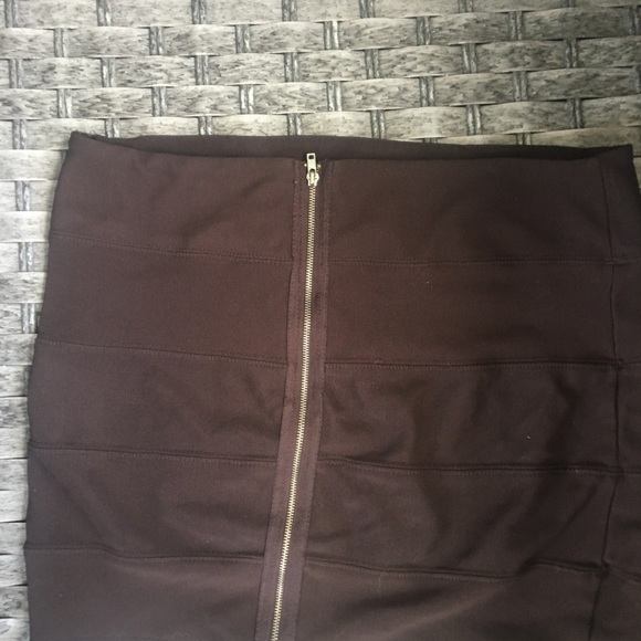 Mini skirt - Picture 3 of 3